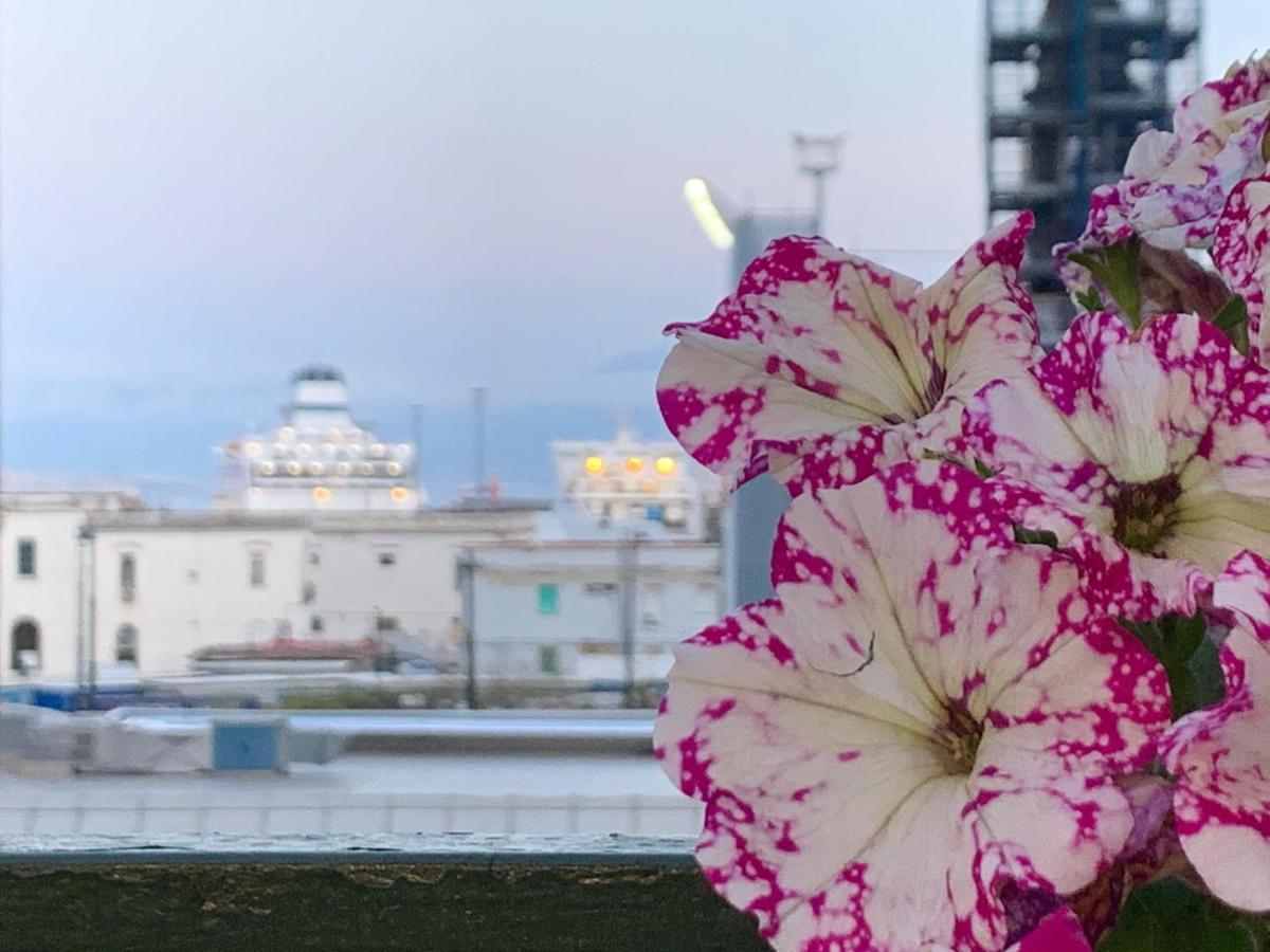 La Terrazza Sul Porto Leilighet Napoli Eksteriør bilde